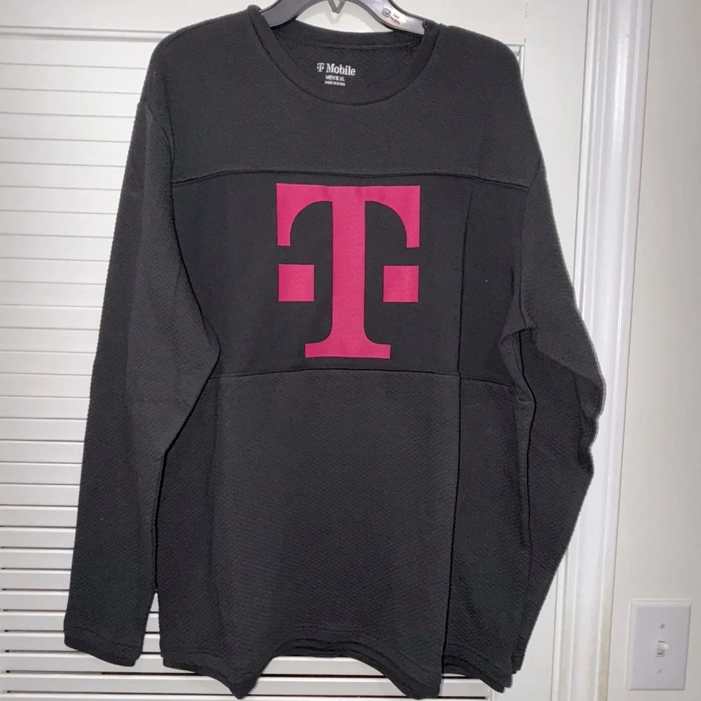T-Mobile Mens XL Long Sleeve shirt - Picture 3 of 5